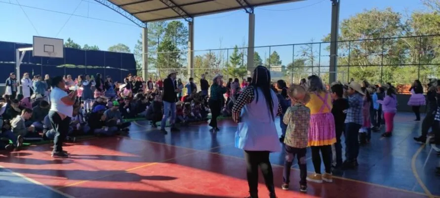 Atividades foram realizadas durante a festa junina da escola