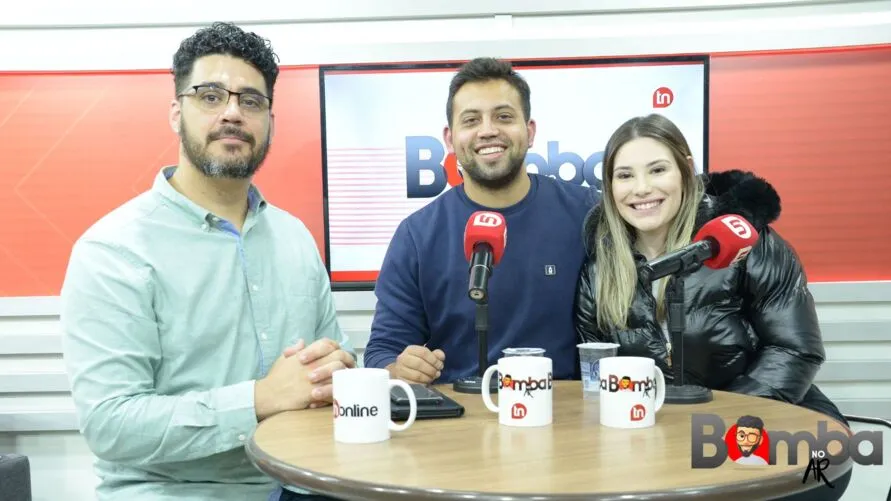 Bomba no Ar recebe os influencers Rafael Gracioli e Amanda Mariano