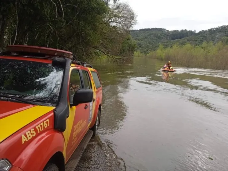 Bombeiros estavam procurando dois desaparecidos no Rio Iguaçu desde quarta-feira