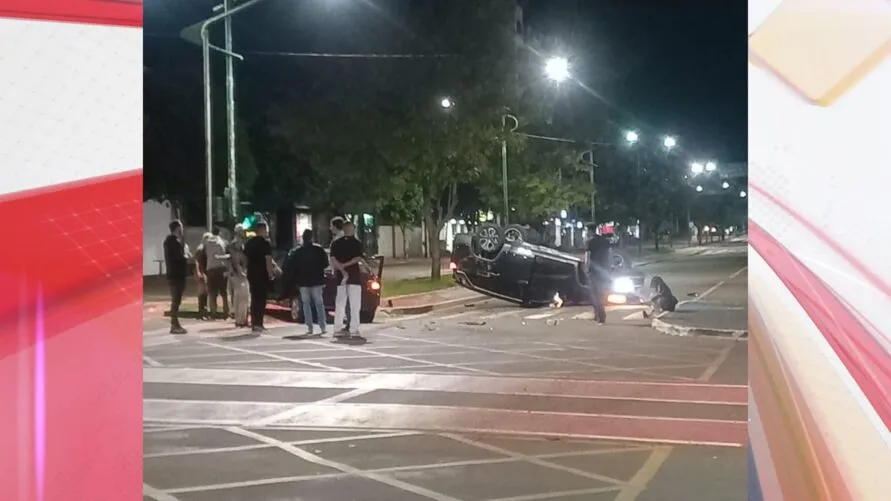 Colisão ocorreu no centro da cidade na madrugada deste sábado