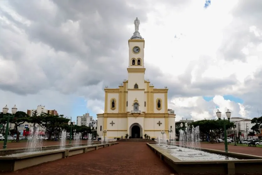 Dia deve ter muitas nuvens, mas não há probabilidade de chuvas