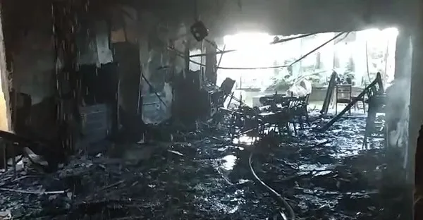 Imagens da residência após o incêndio