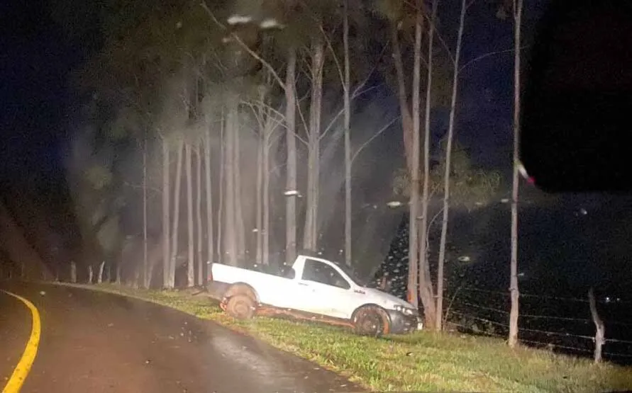 O condutor do carro foi transferido para um hospital de Ivaiporã