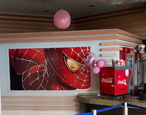 Painel do Homem Aranha 2 resiste em cinema de Apucarana