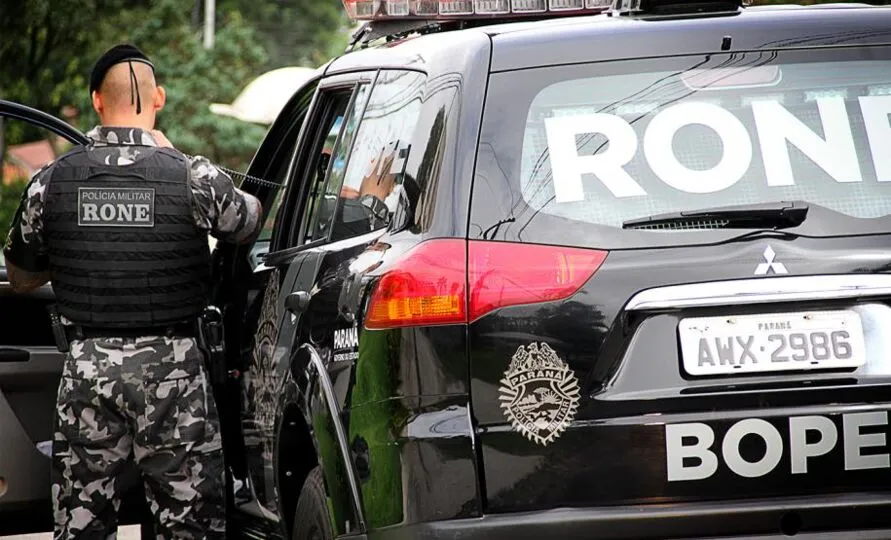 Policiais da Rone, de Curitiba, abordaram carro suspeito e fizeram prisão em Arapongas