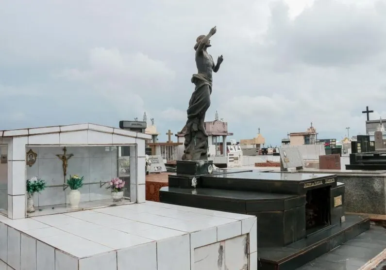 Sepultamentos acontecem neste domingo