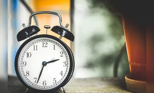 Mulher é ameaçada por suposta traição após demorar no trabalho