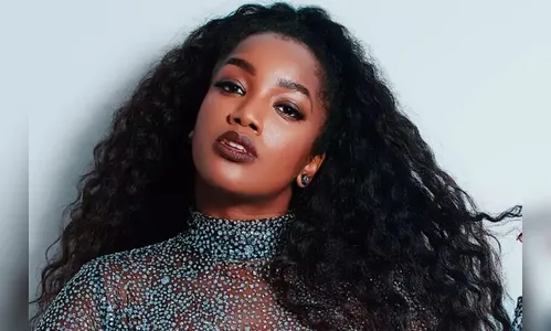 Iza agita a web ao posar com look e recebe elogios: 'Beleza rara'