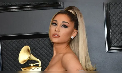 A cantora Ariana Grande está solteira novamente