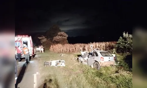 Homem morre em grave acidente entre carro e caminhão na PRC-158