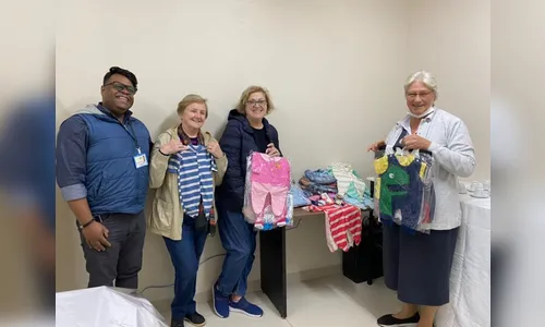 Voluntárias realizam doação de roupinhas no Materno Infantil