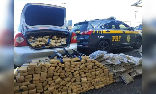 Menor é apreendido com quase 1 tonelada de maconha e 3 pistolas no PR