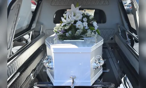 Homem dado como morto 'acorda' em funerária do Paraná; saiba mais