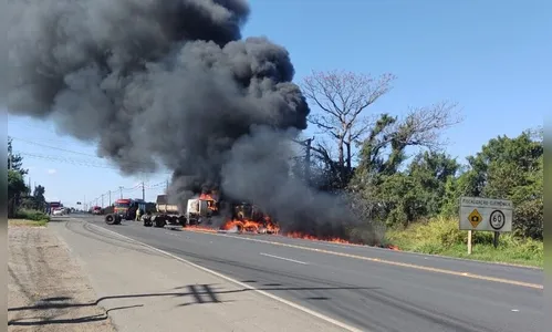 Caminhões se chocam e pegam fogo na BR-373; há quatro vítimas