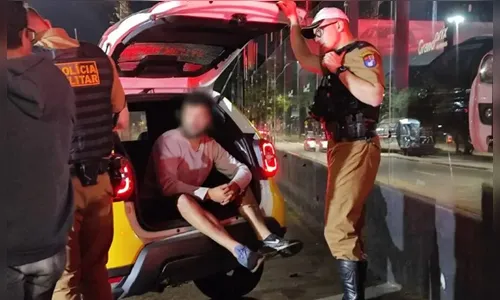 Motorista embriagado e com CNH suspensa provoca acidente e acaba preso