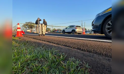 Mulher morre atropelada ao atravessar rodovia para pegar ônibus no PR