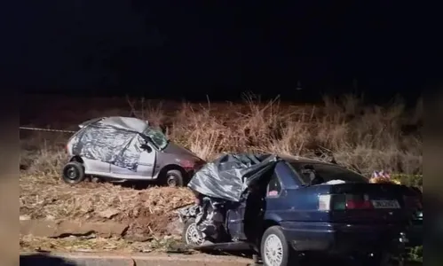 Acidente entre dois carros deixa 3 mortos e uma criança ferida no PR