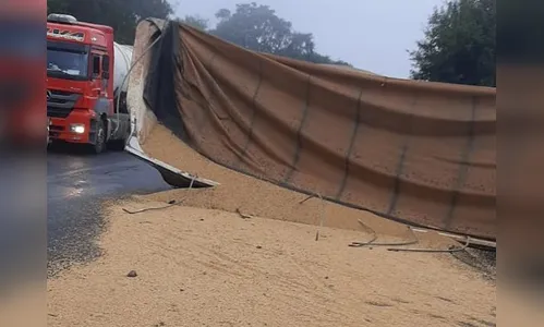 PRF atende a dois acidentes na BR-376 na região