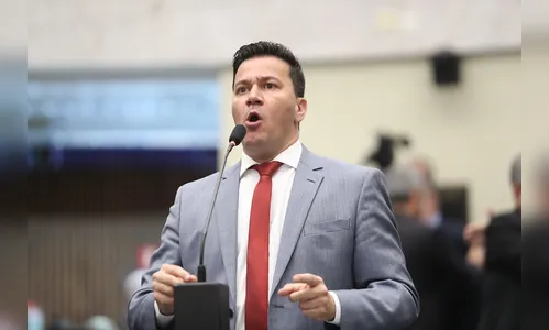 Após comprar ações, Arilson Chiorato vota contra privatização da Copel