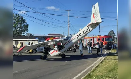 Avião de pequeno porte cai em cidade do Paraná; veja