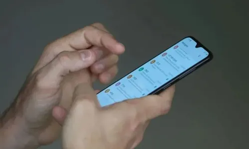 Aluna tem celular furtado durante apresentação de escola em Califórnia