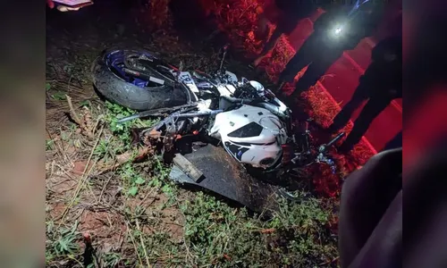 Motociclista morre após bater violentamente contra carro no Paraná