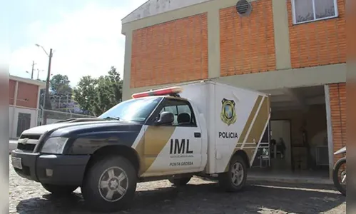 Caminhoneiro é encontrado morto embaixo de carreta após tombamento