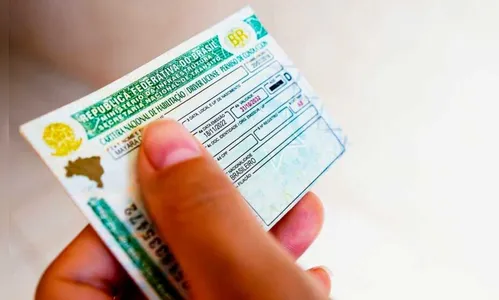 PM apreende carro  irregular dirigido por homem com CNH cassada