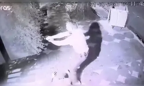 Ladrões invadem condomínio e são rendidos por policial do Bope; vídeo