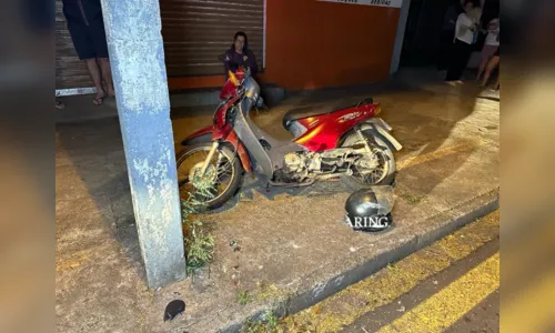 Motociclista fica em estado grave após colidir contra poste no Paraná
