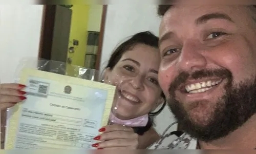 Casal viraliza após comemorar divórcio nas redes: 