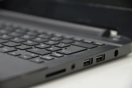 Funcionários perceberam ausência de notebooks ao chegar ao trabalho