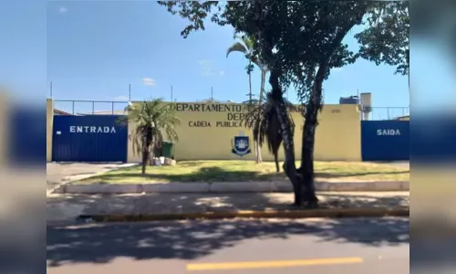 Homem é preso tentando lançar bexiga com maconha para dentro da cadeia