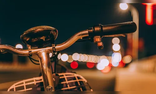 Criminoso é contido por patrão após furtar bicicleta de funcionária