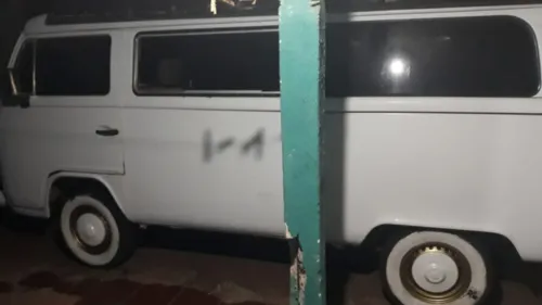 Kombi branca foi furtada na Vila Nova