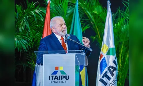 Lula chama Bolsonaro de 