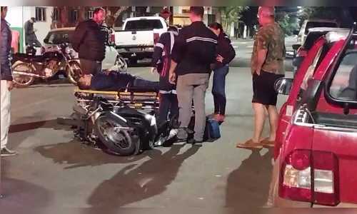 Motorista abre porta de picape e atinge motociclista; Samu é acionado