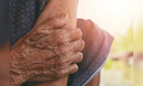 Adolescente de 15 anos agride mãe porque não queria ir para a escola