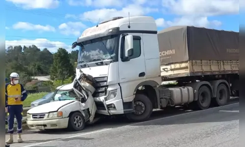 Motorista morre após ser atropelado enquanto trocava pneu na BR-277