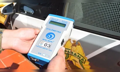 Motorista capota veículo e é preso por embriaguez ao volante