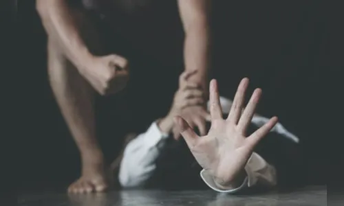 Mulher é agredida com socos, pauladas e enforcada com corrente no PR