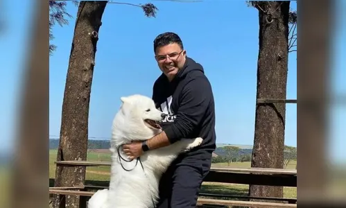 Mascote vai a funeral se despedir de tutor morto em queda de avião