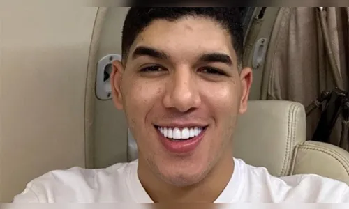 Filho recém nascido de Zé Vaqueiro está na UTI; cantor cancela shows