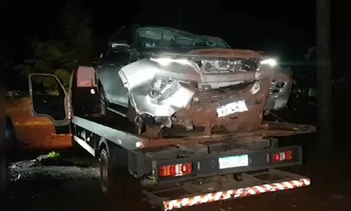 Caminhonete com indicativo de furto capota durante perseguição no PR