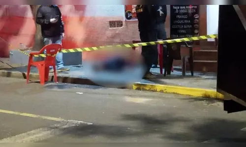 Homem é morto com pelo menos cinco tiros à queima-roupa; veja vídeo