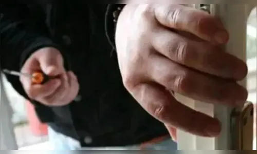 Ladrões furtam TV e até armário do botijão de gás em Arapongas