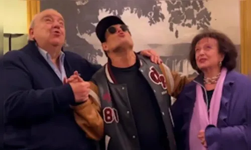 Prefeito de Curitiba faz 'GluGlu Yeah Yeah' com Sérgio Mallandro; veja