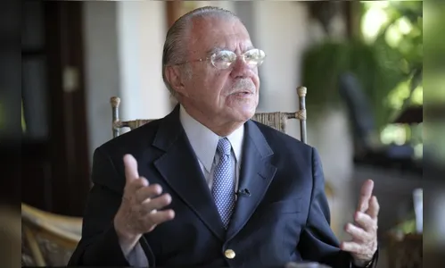 José Sarney recebe alta com diagnóstico de isquemia hospitalar