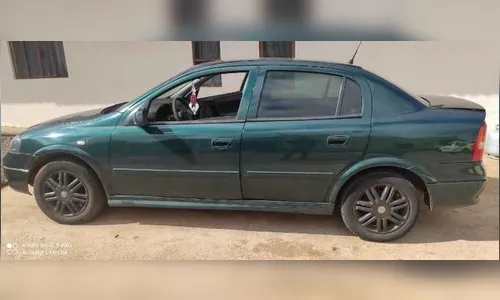 Condutor dirige de forma peculiar e tem carro apreendido; o que houve?