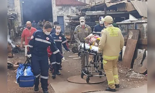 Ladrões em fuga provocam acidente e um deles despenca de telhado no PR